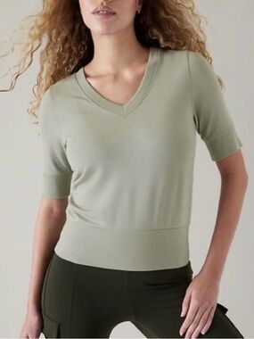Athleta Step Forward Sweatshirt Womens Medium Green V Neck Short Sleeve Tee Top